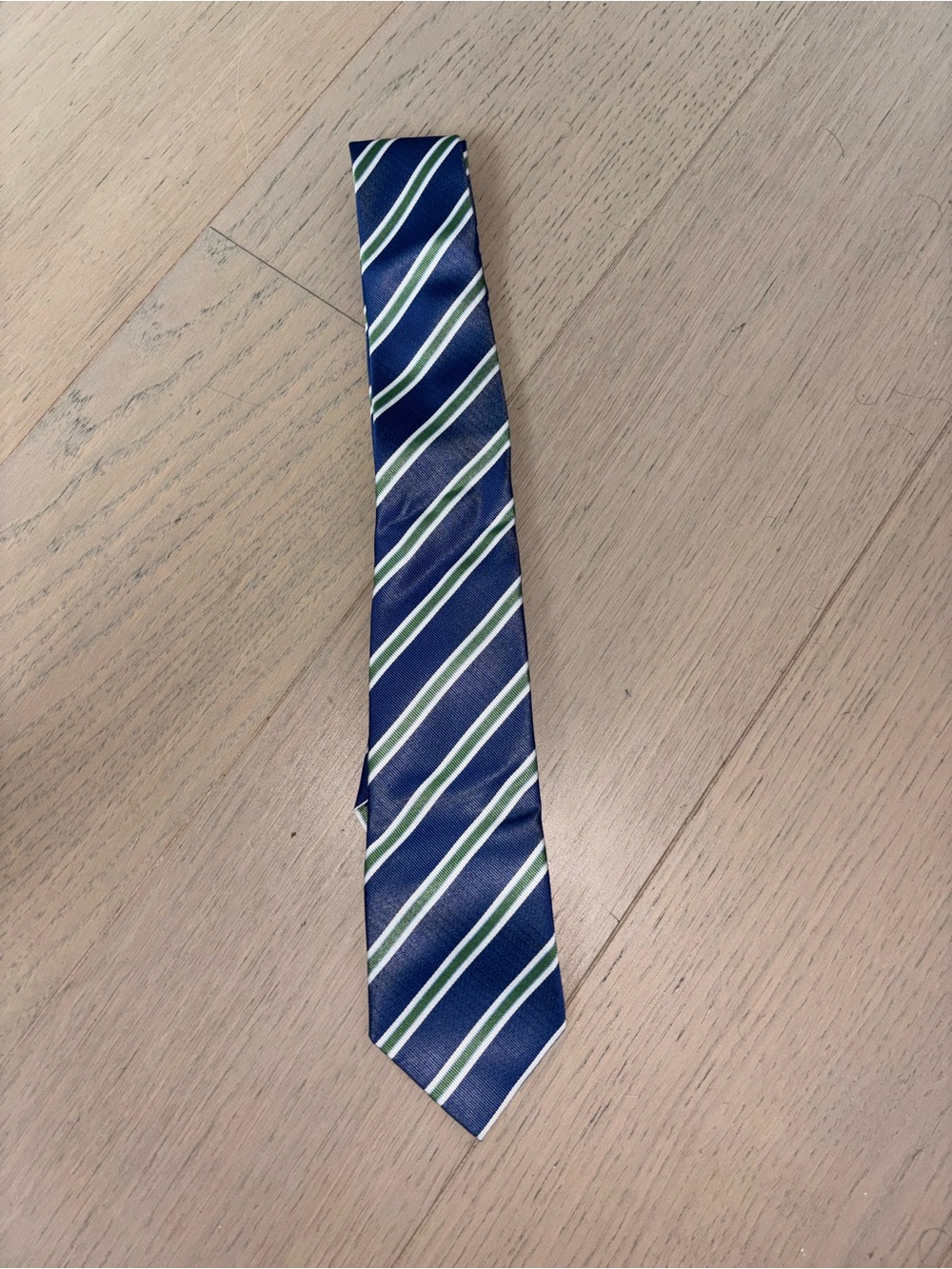 BANANA REPUBLIC Navy Tie with White and Green Diagonal Stripes - Picture 1 of 2